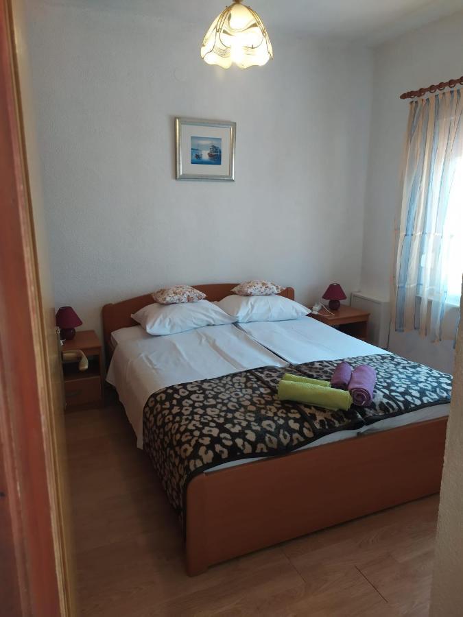 Veldic Apartments Tisno Bagian luar foto