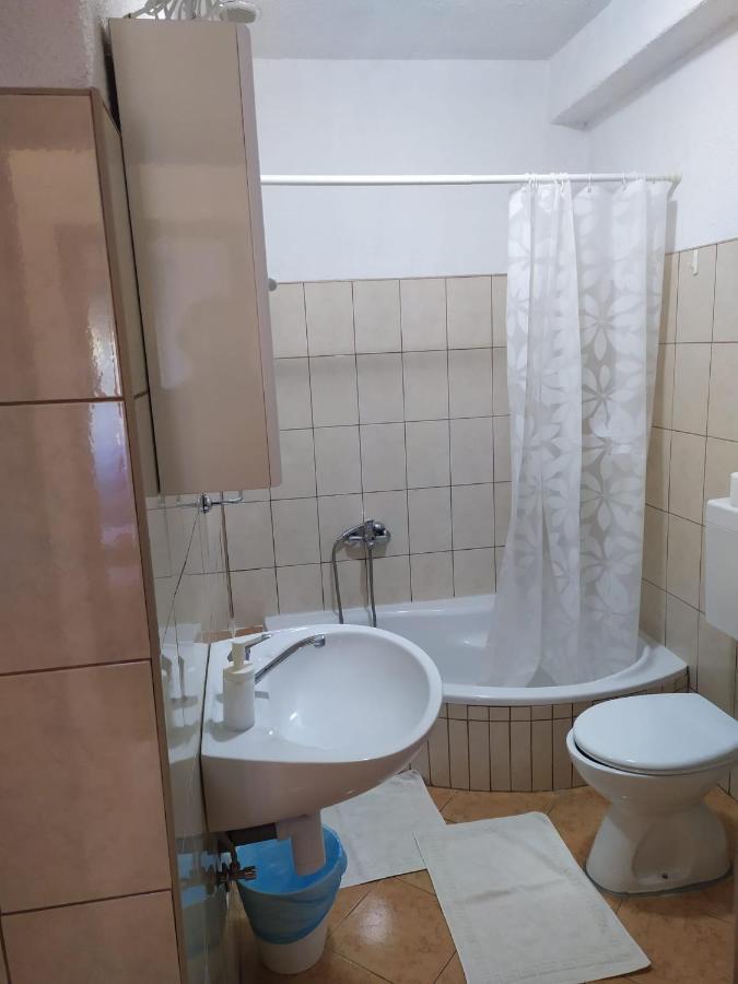 Veldic Apartments Tisno Bagian luar foto