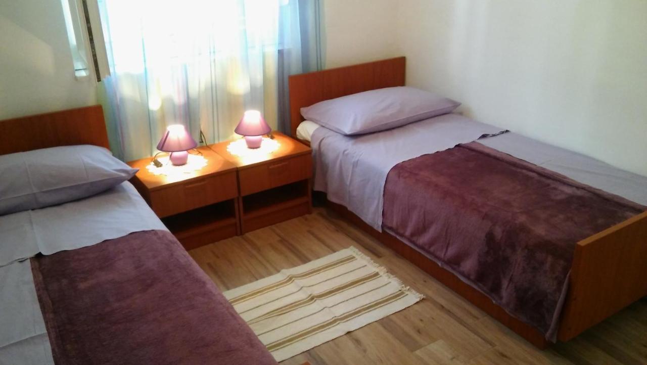 Veldic Apartments Tisno Bagian luar foto